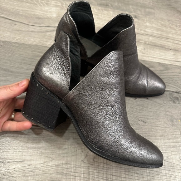 Vince Camuto ankle boots dark silver size 10 - Picture 9 of 9